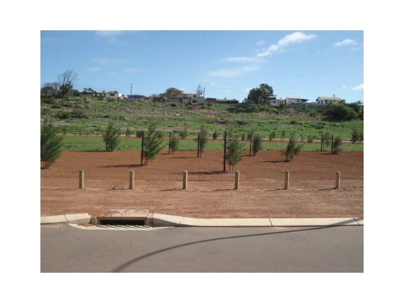 5 Slipknot Street, Drummond Cove WA 6532