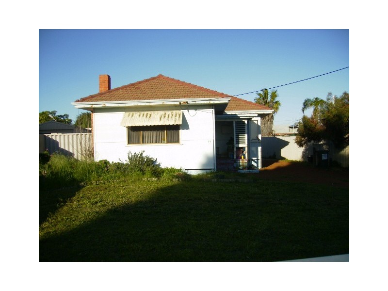 13 Bradley Street, Beachlands WA 6530