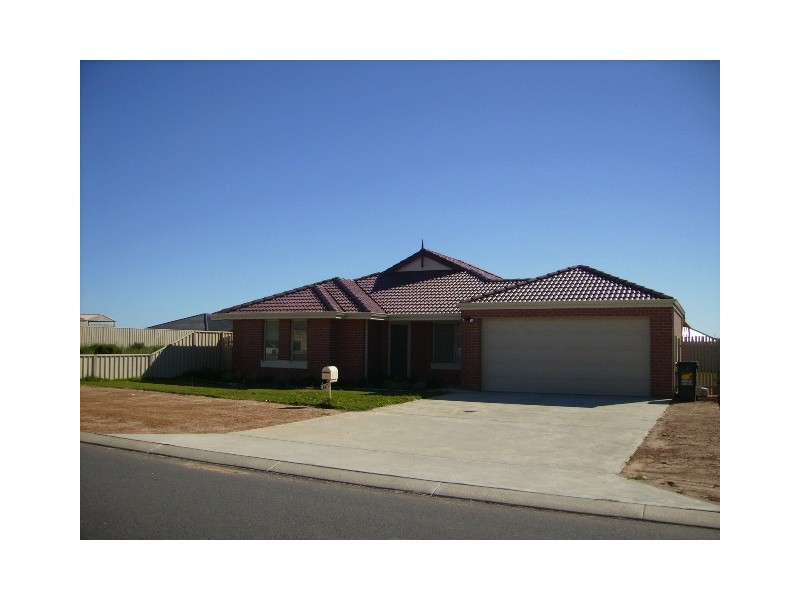 14 Derna Parade, Wandina WA 6530