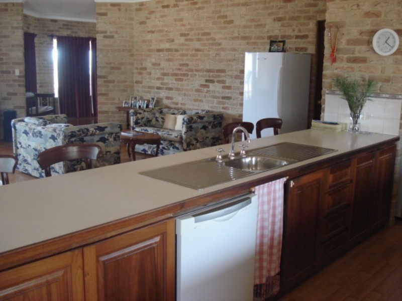 216 Cooper Street, Waggrakine WA 6530