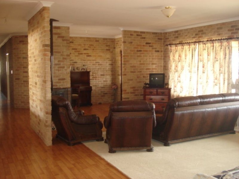 216 Cooper Street, Waggrakine WA 6530