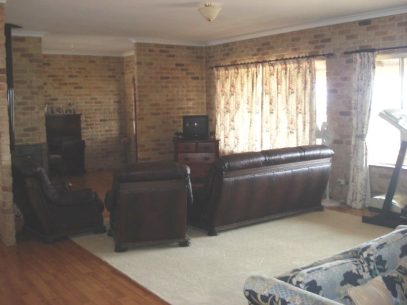 216 Cooper Street, Waggrakine WA 6530