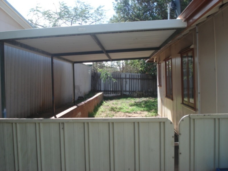 1/4a Howes Street, Rangeway WA 6530