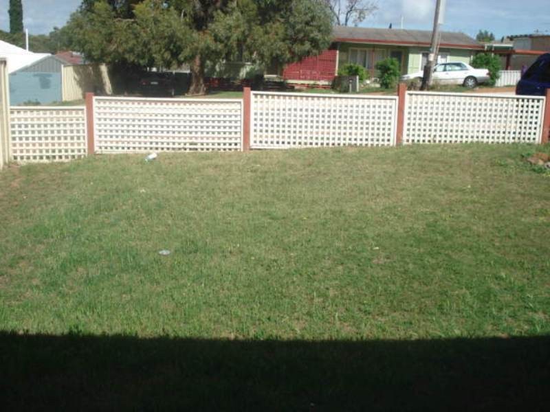 1/4a Howes Street, Rangeway WA 6530