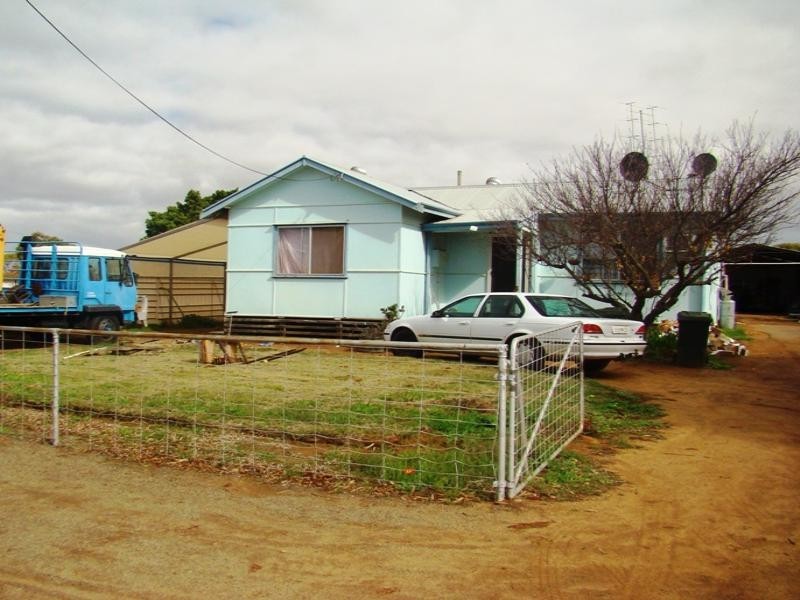 22 Railway Avenue, Carnamah WA 6517