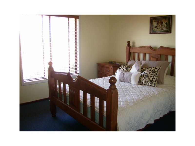 10 Nerrel Street, Waggrakine WA 6530