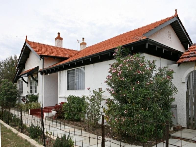 4 Stanley Street, Beachlands WA 6530