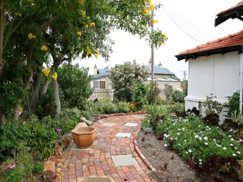 4 Stanley Street, Beachlands WA 6530