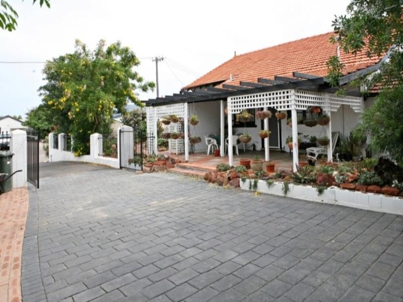 4 Stanley Street, Beachlands WA 6530