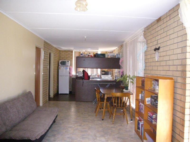 a & b/11 Central Road, Wonthella WA 6530