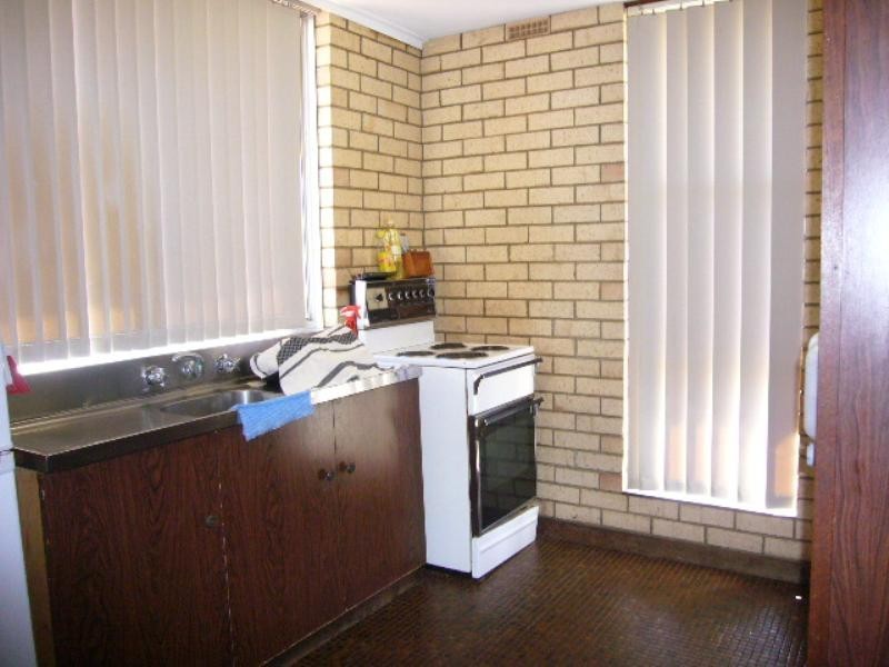 a & b/11 Central Road, Wonthella WA 6530