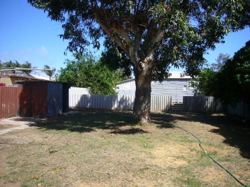 a & b/11 Central Road, Wonthella WA 6530