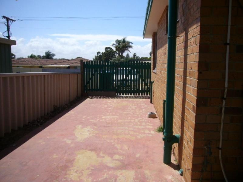 a & b/11 Central Road, Wonthella WA 6530