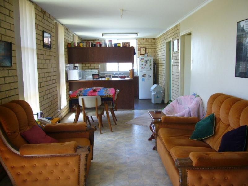 a & b/11 Central Road, Wonthella WA 6530