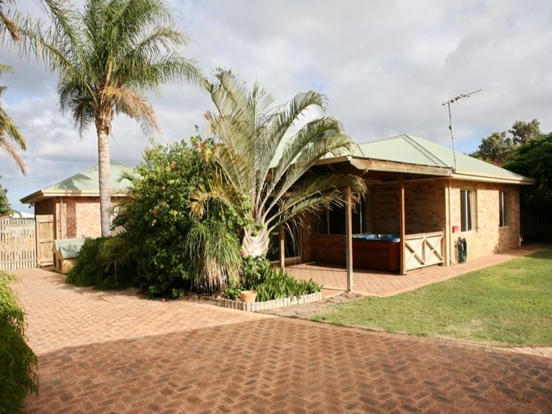 25 Waterfront Circle, Drummond Cove WA 6532