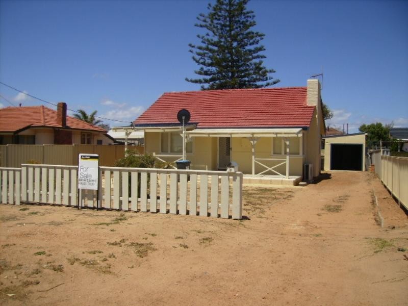 5 Bradley Street, Beachlands WA 6530