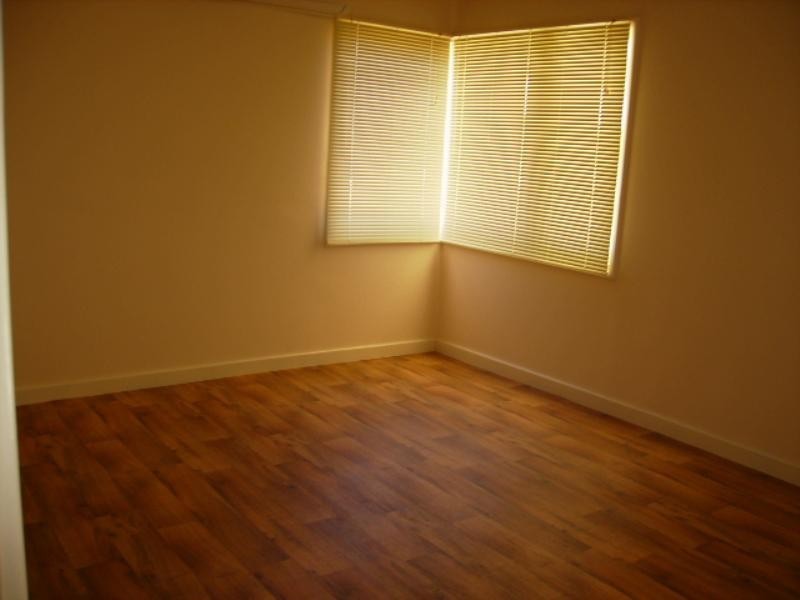 5 Bradley Street, Beachlands WA 6530