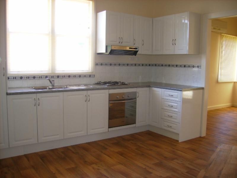 5 Bradley Street, Beachlands WA 6530