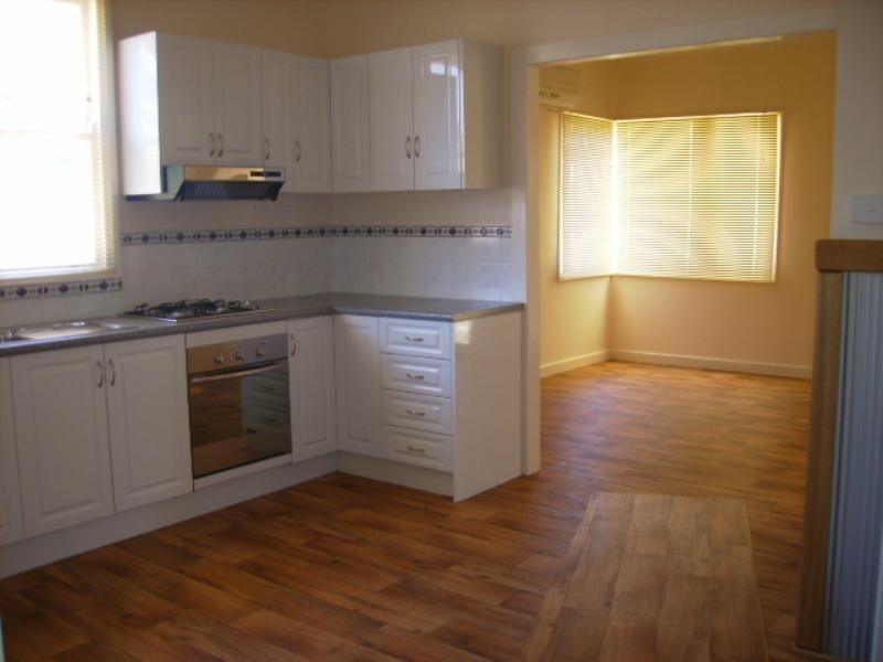 5 Bradley Street, Beachlands WA 6530