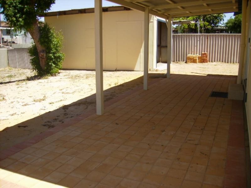 5 Bradley Street, Beachlands WA 6530