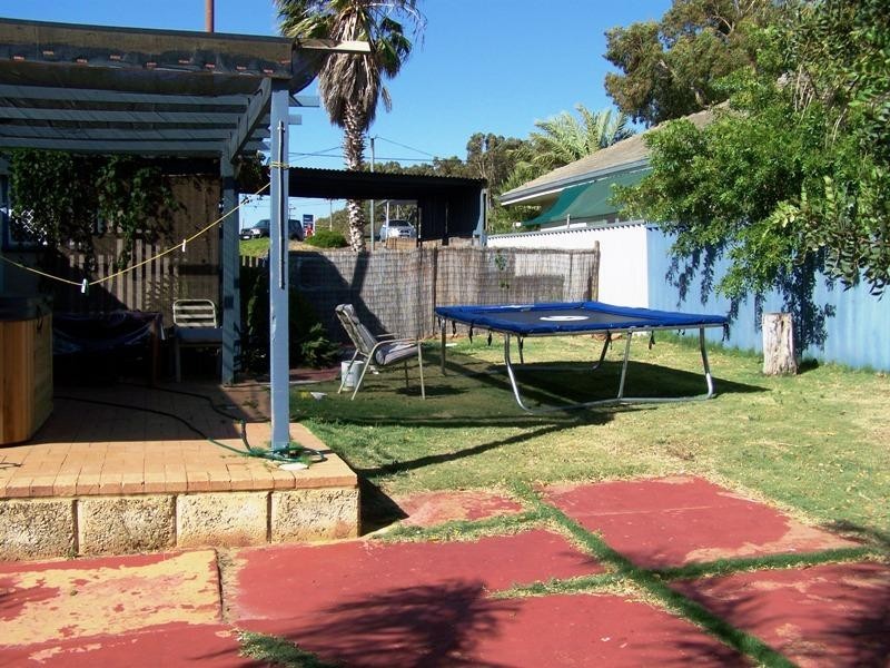 5 Houtman Street, Wonthella WA 6530