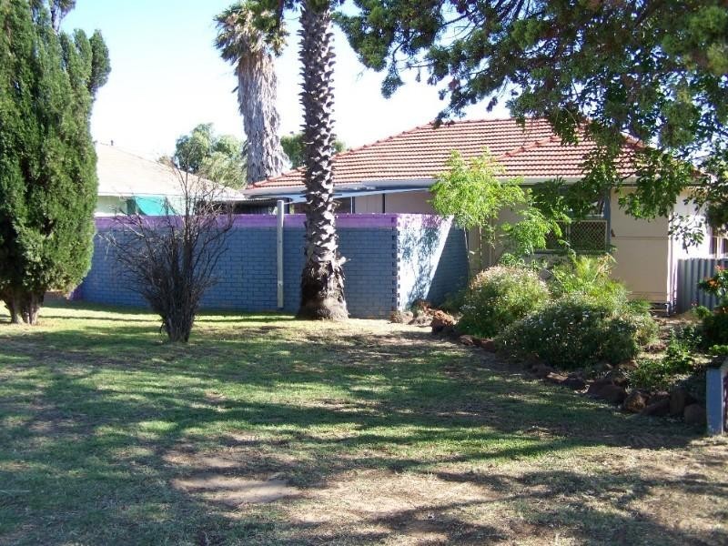 5 Houtman Street, Wonthella WA 6530