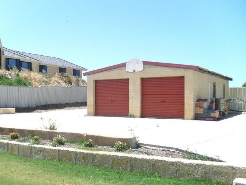 24 Eakins Crescent, Wandina WA 6530