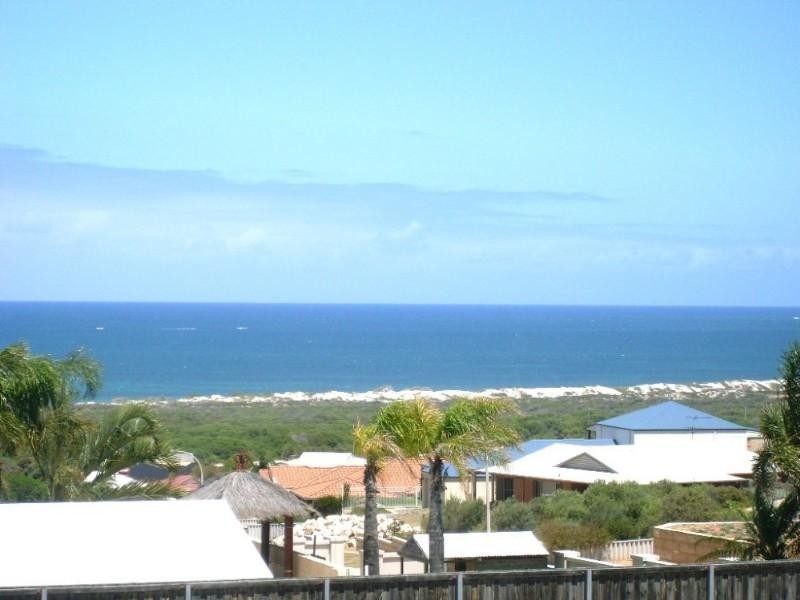 24 Eakins Crescent, Wandina WA 6530