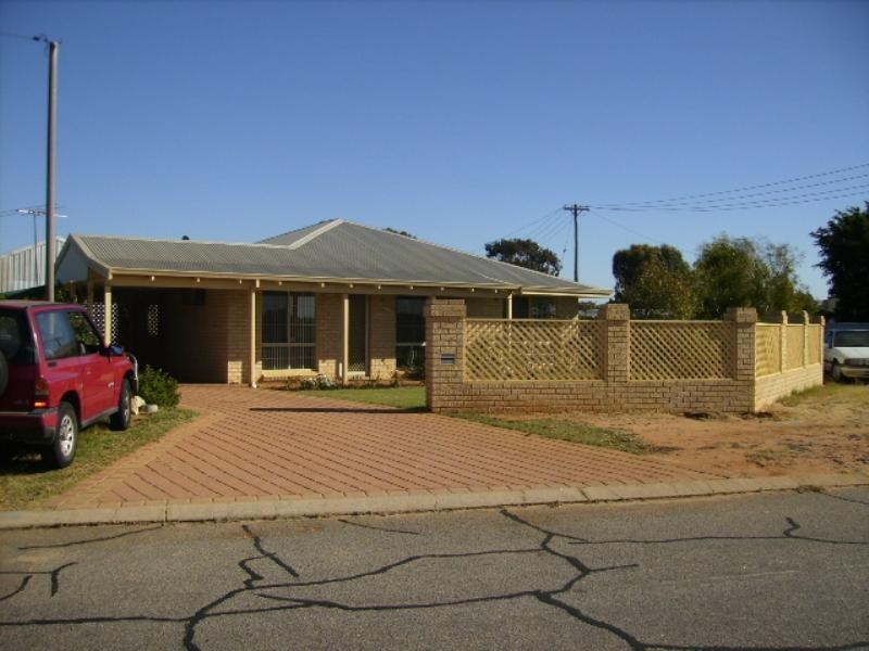 14 Nerrel Street, Waggrakine WA 6530