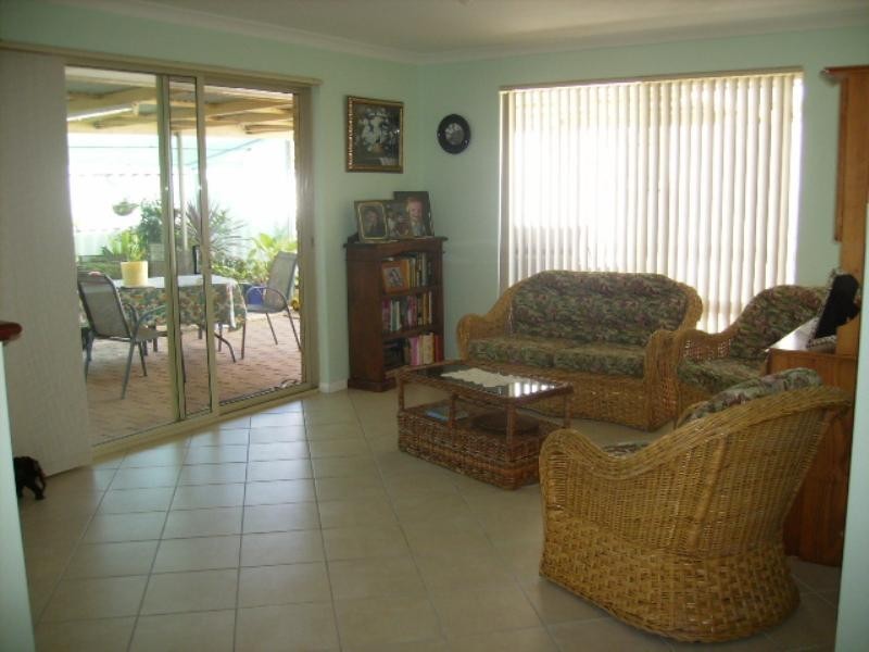 14 Nerrel Street, Waggrakine WA 6530