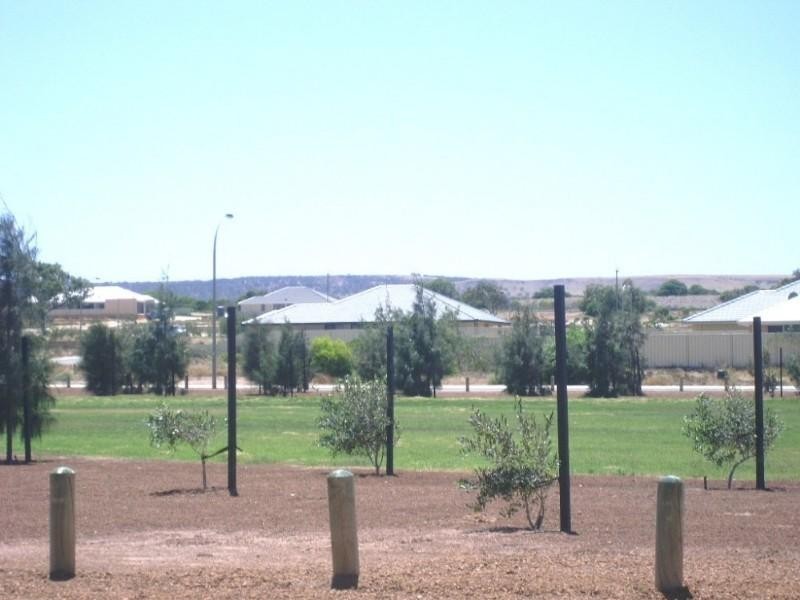 28 Topsail Street, Drummond Cove WA 6532