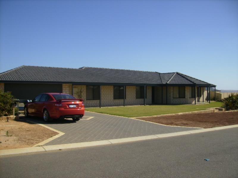 1 Dove Place, Wandina WA 6530