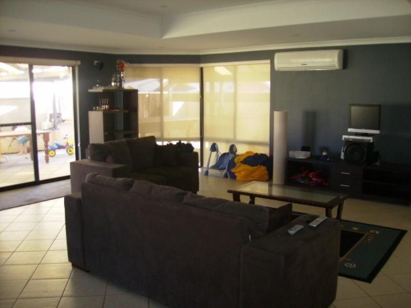 1 Dove Place, Wandina WA 6530