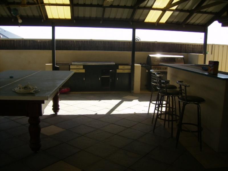 1 Dove Place, Wandina WA 6530