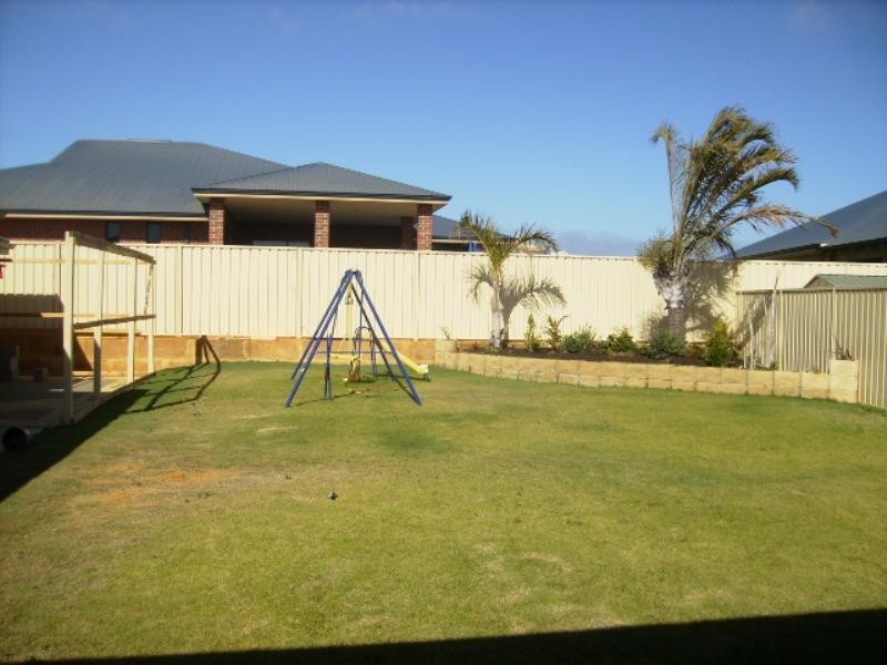 1 Dove Place, Wandina WA 6530