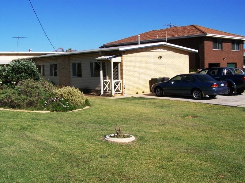 1 & 2/8 Broadhead Avenue, Tarcoola Beach WA 6530