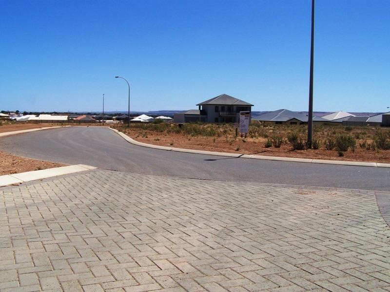 18 Flavio Crescent, Wandina WA 6530