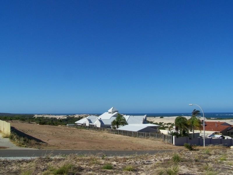 17 Eakins Crescent, Wandina WA 6530