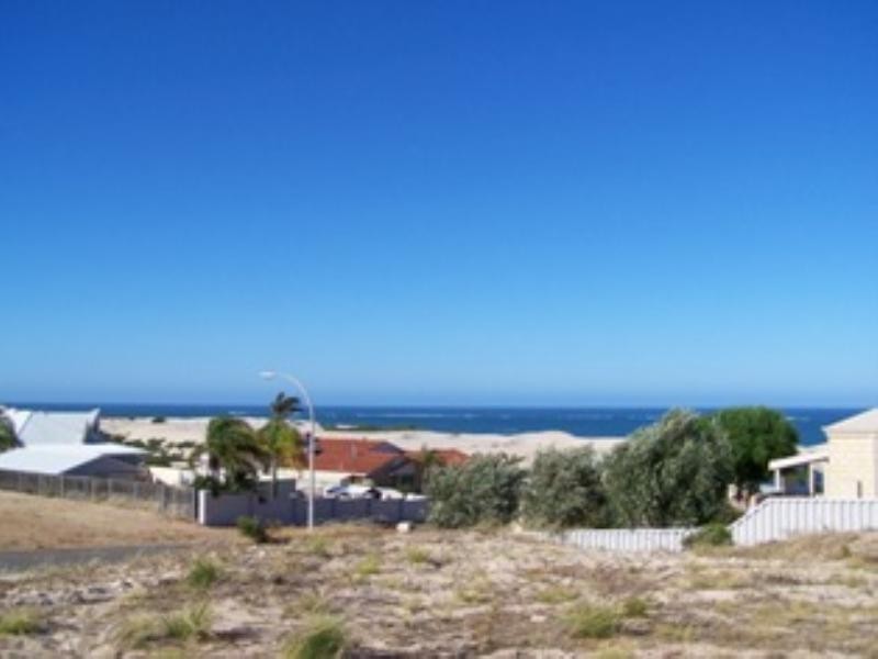 17 Eakins Crescent, Wandina WA 6530