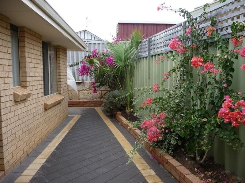 2/4 McDermott Avenue, Wandina WA 6530