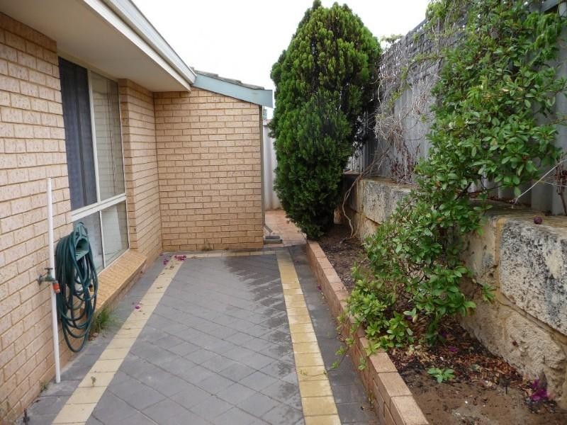 2/4 McDermott Avenue, Wandina WA 6530