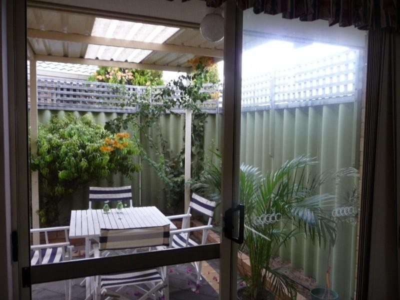 2/4 McDermott Avenue, Wandina WA 6530