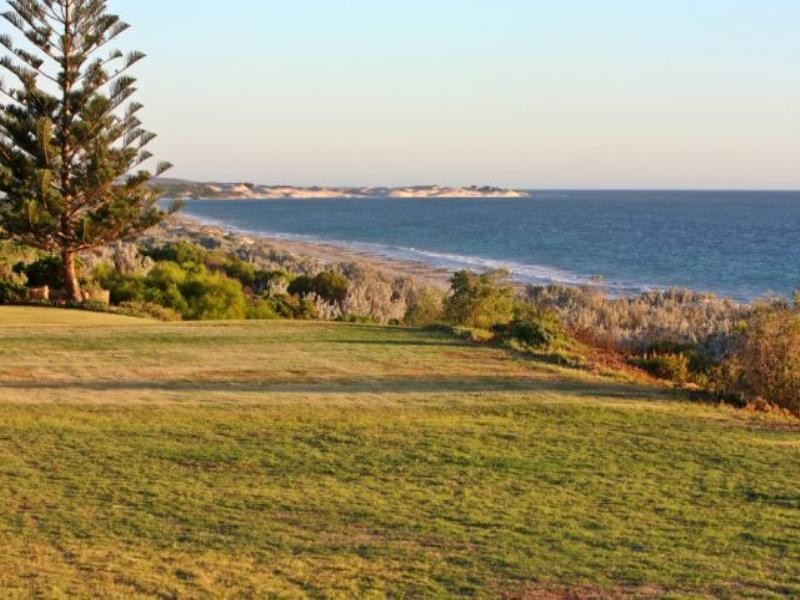 2 Upton Court, Tarcoola Beach WA 6530