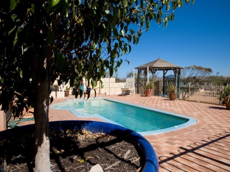 214 Giles Road, Moonyoonooka WA 6532