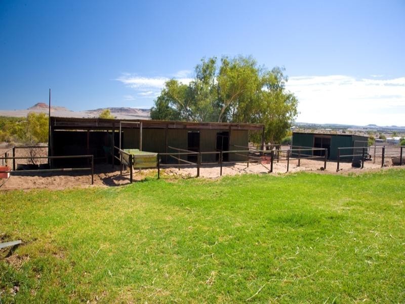 214 Giles Road, Moonyoonooka WA 6532