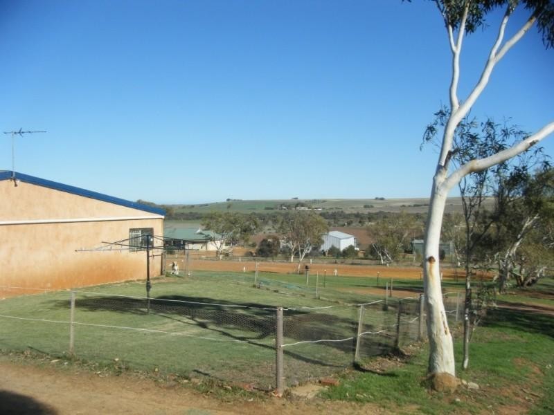 214 Giles Road, Moonyoonooka WA 6532