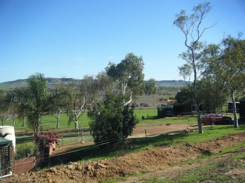 214 Giles Road, Moonyoonooka WA 6532