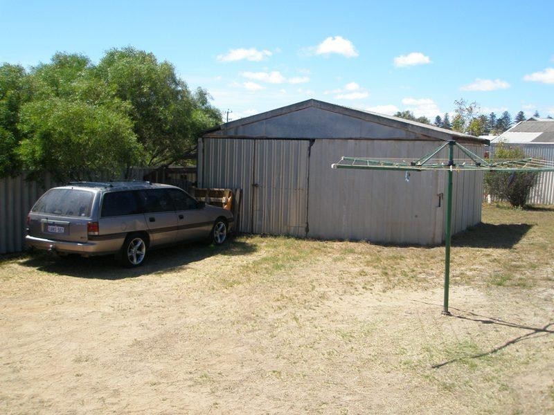 206 Evans Street, Beachlands WA 6530