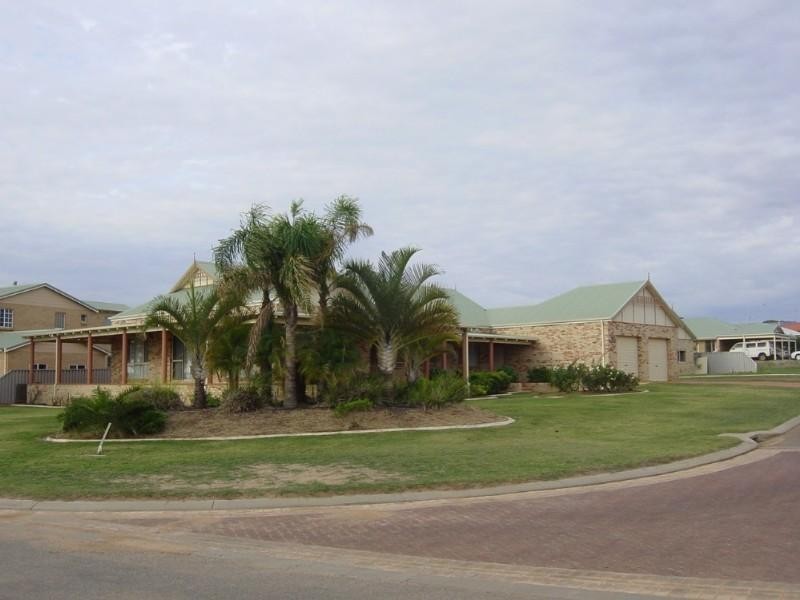 39 Waterfront Circle, Drummond Cove WA 6532