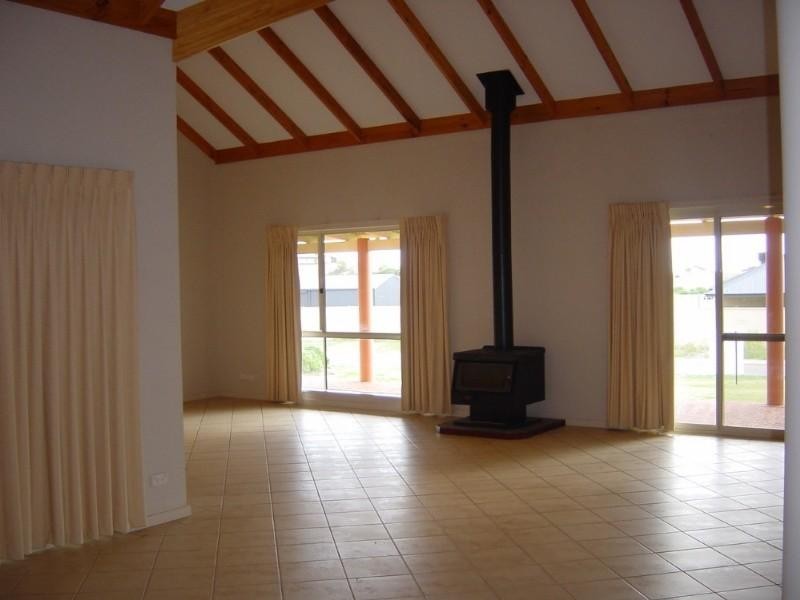 39 Waterfront Circle, Drummond Cove WA 6532